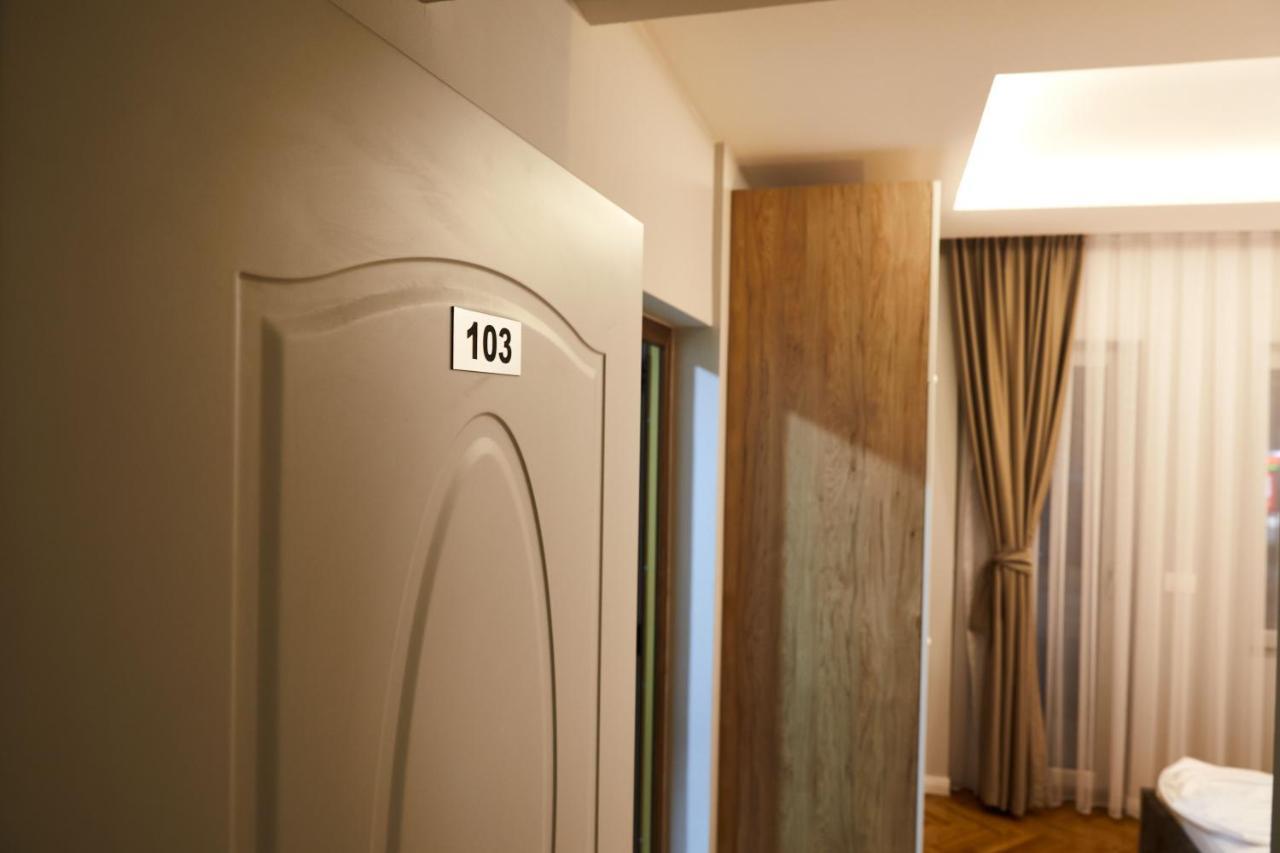 Amico Hotel 普里什蒂纳 外观 照片